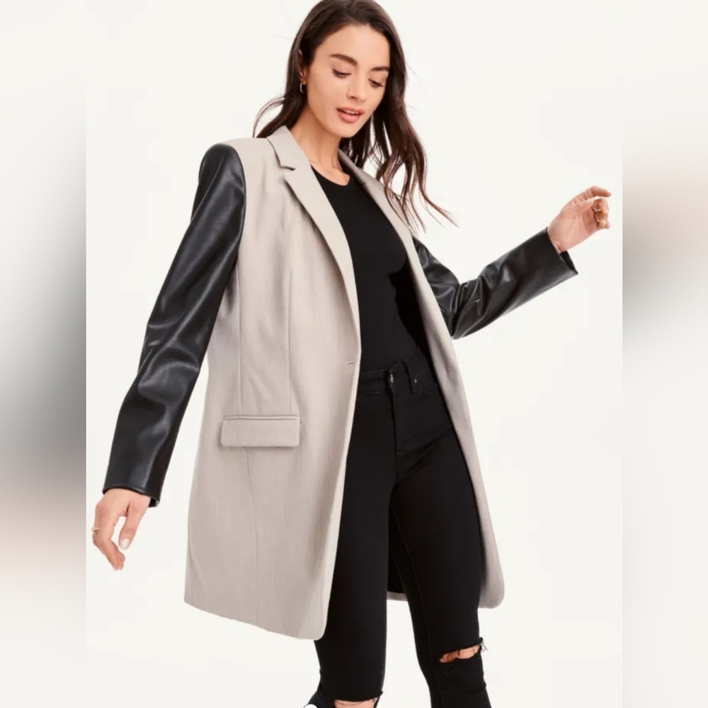 DKNY Size Medium Tan Black Vegan Leather Sleeved Relaxed Longline Blazer Jacket